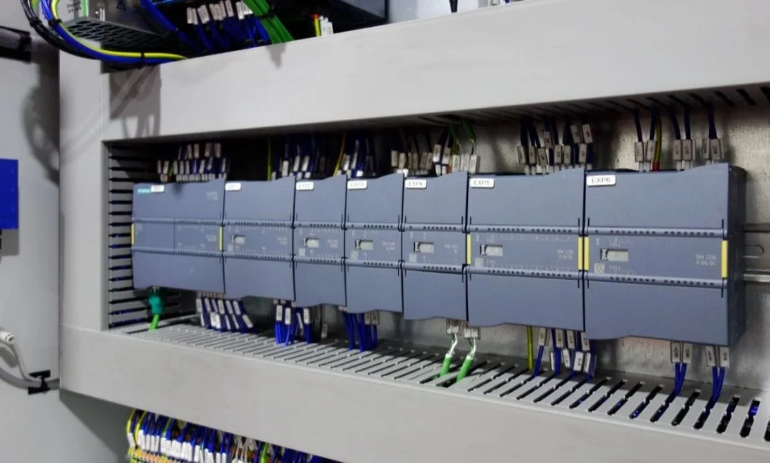 Programowanie PLC Siemens krok po roku – jak zacząć w TIA Portal?